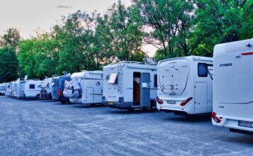 Hersteller für Wohnmobile und Wohnwagen in Europa - Eine Übersicht [Bildinhalt mit Ki bearbeitet]