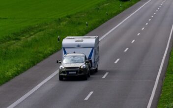Das perfekte Zugfahrzeug für Wohnwagen - Tipps und Empfehlungen [Bildinhalt mit KI erstellt]