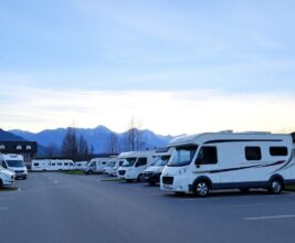 Wohnmobilstellplatz Oberstdorf - Tipps, Preise und Umgebung [Bildinhalt mit KI erstellt]