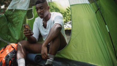 Wie man beim Camping an abgelegenen Orten in Kontakt bleibt