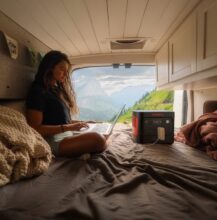 Leichteste Powerstation ihrer Klasse: Jackery Explorer 2000 v2 mit 2 kWh Leichteste Powerstation ihrer Klasse: Jackery Explorer 2000 v2 mit 2 kWh