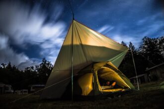 Die Kunst des minimalistischen Campings: Mit wenig viel erleben